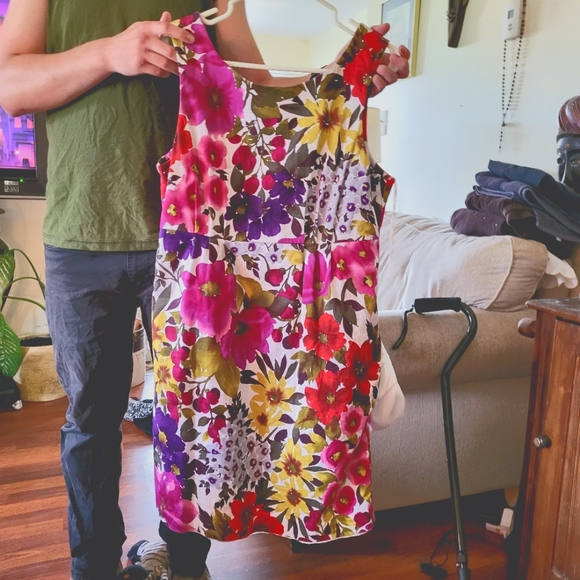 Ladies Dresses - Picture 1 of 6